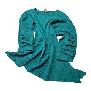 Yushi Teal No-wrinkle crinkled, Tunic Textured Top with Long Sides Hem.